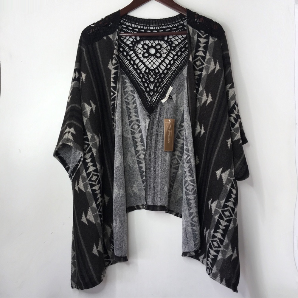 NWT Francesca’s Kimono